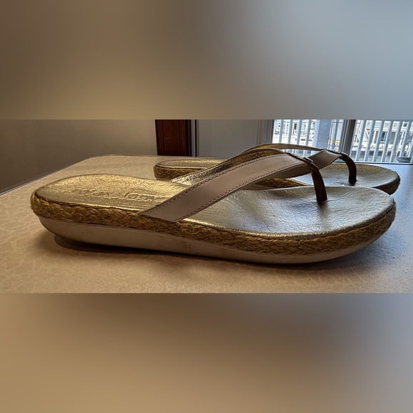 Tommy Bahama | ladies Relaxology lonna Leather Flip Flops. Size: 11 - Picture 9 of 16